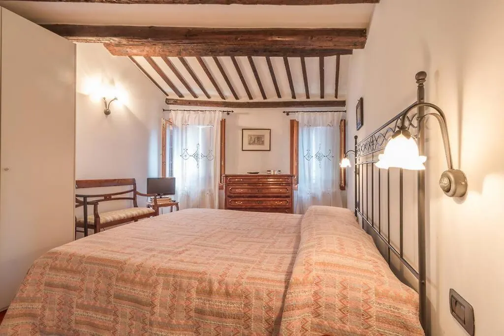 Charming Loft With Roof Terrace Close To S. Marco ヴェネツィア アパート